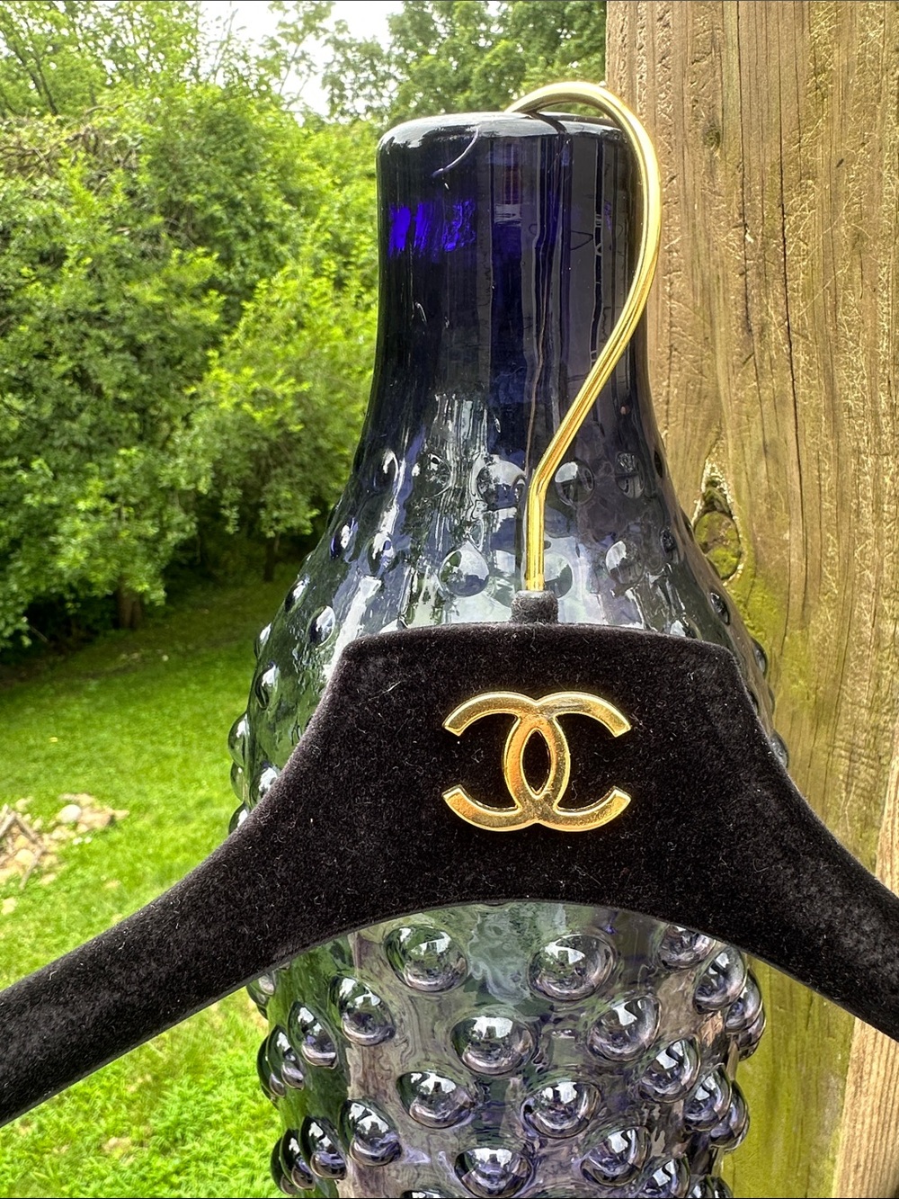 CHANEL Black Velvet Hanger with Gold CC Vintage - Picture 3 of 8